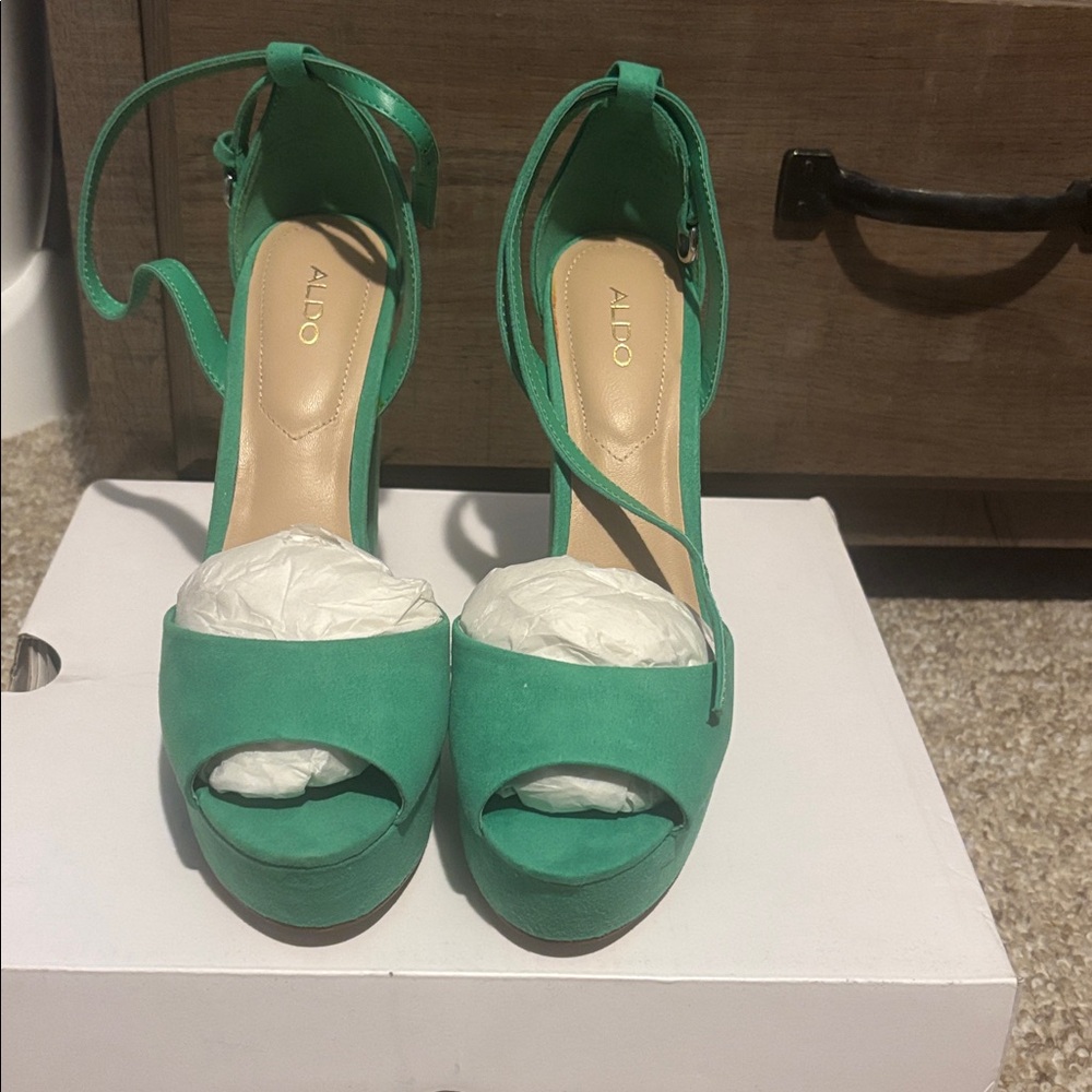 Aldo Vibrant Green Peep-Toe Heels